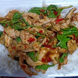 ผัดกะเพราหมูชิ้น