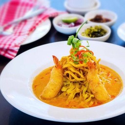 ข้าวซอยกุ้งทอด