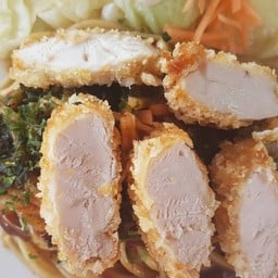 ยากิโซบะหน้าไก่ทอด