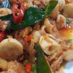 ลูกชิ้นผัดพริกแกงหน่อไม้เหลือง