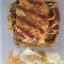 ยากิโซบะหน้าปลาทอด