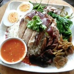 ข้าวขาหมูเสี่ยติณณ์