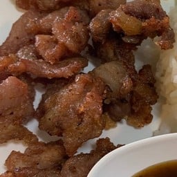 หมูกระเทียม(กับข้าว)