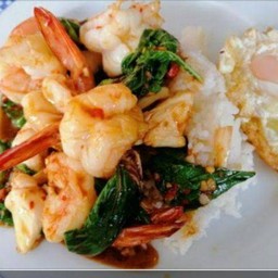 ข้าวกะเพรากุ้ง