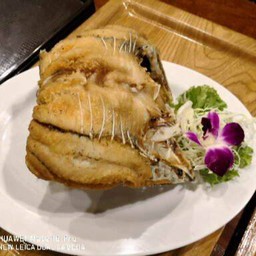 ปลากะพงทอดกระเทียม