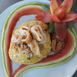 ผัดไทยมันกุ้งห่อไข่