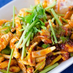 ยำสามกรอบ