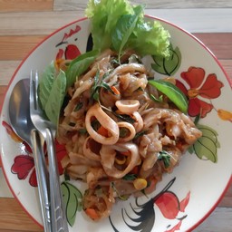 เส้นใหญ่ผัดพริกแกง