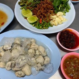 หอยนางรมทรงเครื่อง (นางรมเข้าทรง)