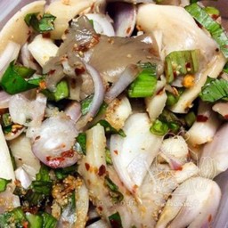 ยำเห็ดหมูสับ