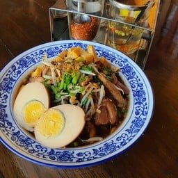 ก๋วยจั๊บไก่ทรงเครื่อง