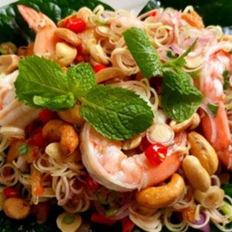 ยำกุ้งกรอบ