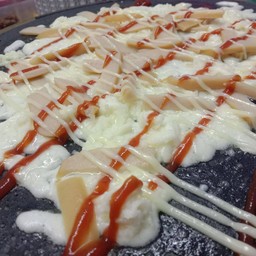 ชาโคล ไส้กรอกไก่ ชีส