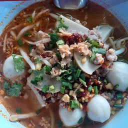 ก๋วยเตี๋ยว ลูกชิ้นปลาแท้เยาวราช