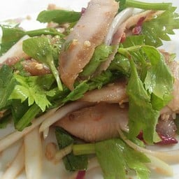 ยำคอหมูย่าง