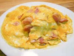 ข้าวไข่ข้นไส้กรอก