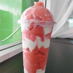 สตอเบอรี่โยเกิร์ตปั่น
