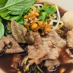 ก๋วยเตี๋ยวจัดเต็ม by Yerms ศูนย์อาหาร อาคาร2 มหาวิทยาลัยราชภัฏธนบุรี