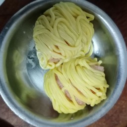 หมี่เหลืองพันหมู