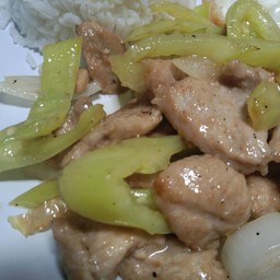 ผัดพริกหยวก