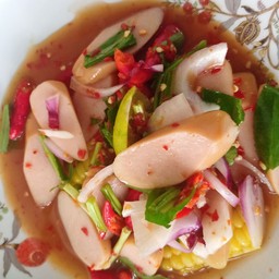 ยำไส้กรอกไก่ 40.-