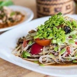 ยำ ตำ แซ่บ สไตล์ไทบ้าน