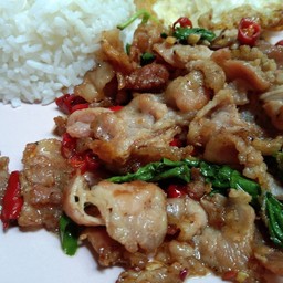 ผัดกะเพรา เบค่อน