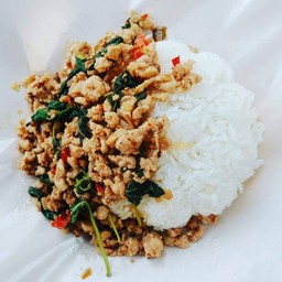 ข้าวราดหมูสับผัดพริกกะเพรา