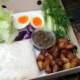 Delivery หมูทอด + น้ำพริกรสเด็ด