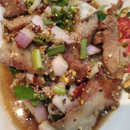 น้ำตกคอหมูย่าง