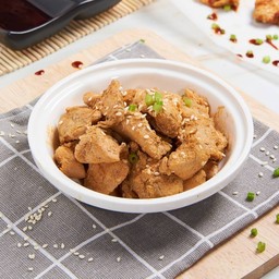 อกไก่ซอสเผ็ดเกาหลี 100 กรัม อร่อยจัดจ้าน สไตล์เกาหลี 192 Kcal โปรตีน 31g