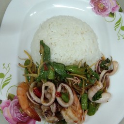 ขี้เมา กุ้ง ปลาหมึก หมู ราดข้าว