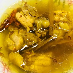 ไก่ต้มขมิ้น