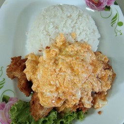 ปลาทอดเนื้อทองราดข้าว