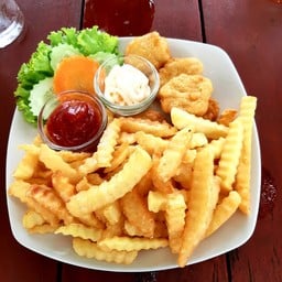 ร้านอาหารเป็นไทย (Phen Thai Restaurant)