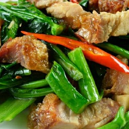 คะน้าหมูชิ้นราดข้าว