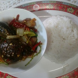 ข้าวราดหมูกรอบกระเพราไข่เยี่ยวม้า