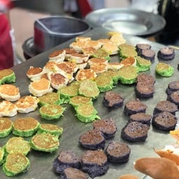 ขนมบ้าบิ่น หน้าไนท์