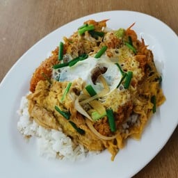 ข้าวหน้ากุ้งทอดราดไข่