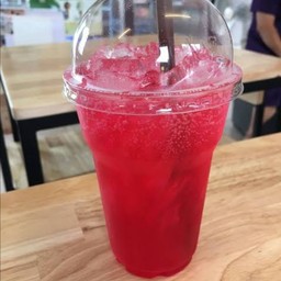 น้ำแดงโซดา