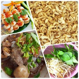 !!ชุดเซ็ตก๋วยเตี๋ยวเรือเนื้อ+กากหมูเจียว+ลูกชิ้นหมูปิ้ง1ชุด6ไม้