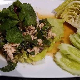 ลาบไก่หรือหมู