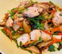 เนื้อปลากระพงผัดคึ่นช่าย