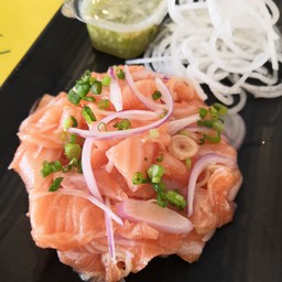 ยำแซลม่อนแซ่บ