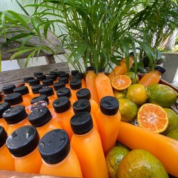 น้ำส้มคั้นสด  Fresh Orange Juice