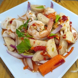 ยำรวมมิตร(กุ้งหมึกหมูยอปูอัดหมูสับเห็ดกระเฉด)