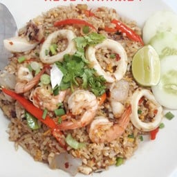 ข้าวผัดต้มยำทะเล (กุ้ง+หมึก)