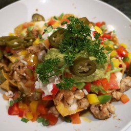CHICKEN NACHOS