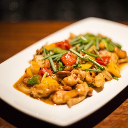 ไก่ผัดเม็ดมะม่วงหิมพานต์