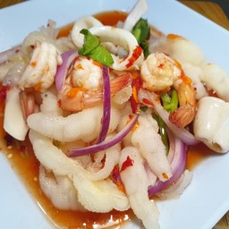 ยำรวมมิตร(มือนางกุ้งหมึก)